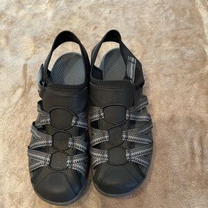 Woman's Beartraps Lana Outdoor Fishing Hiking Sandals Size 9